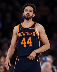 尼克斯签回后场大将，但他将与前火箭投手竞争最后一个留队名额？