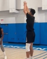 好的信号！崔永熙晒全场对抗训练 三分手感柔和&amp;左膝仍戴护具