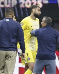 kaiyun-鲁尼谈多纳鲁马：是世界最佳门将之一 曼联若不追逐他会让人抓狂