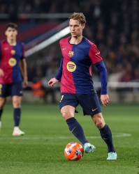 开云体育官网-马卡报：夏窗结束，巴塞罗那专注完成德容与埃里克-加西亚的合同续签