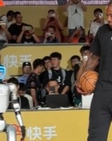 kaiyun-谁才是真人机？莱昂纳德广州行和机器人对位 “大秀”体前变向