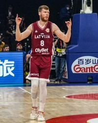 kaiyun-尽力了！贝尔坦斯13中5&amp;amp;三分10中4拿到16分 另有10板1助2断1帽