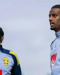 开云官网-瑞典主帅：伊萨克没参加正常的季前赛，立刻让他首发风险太大